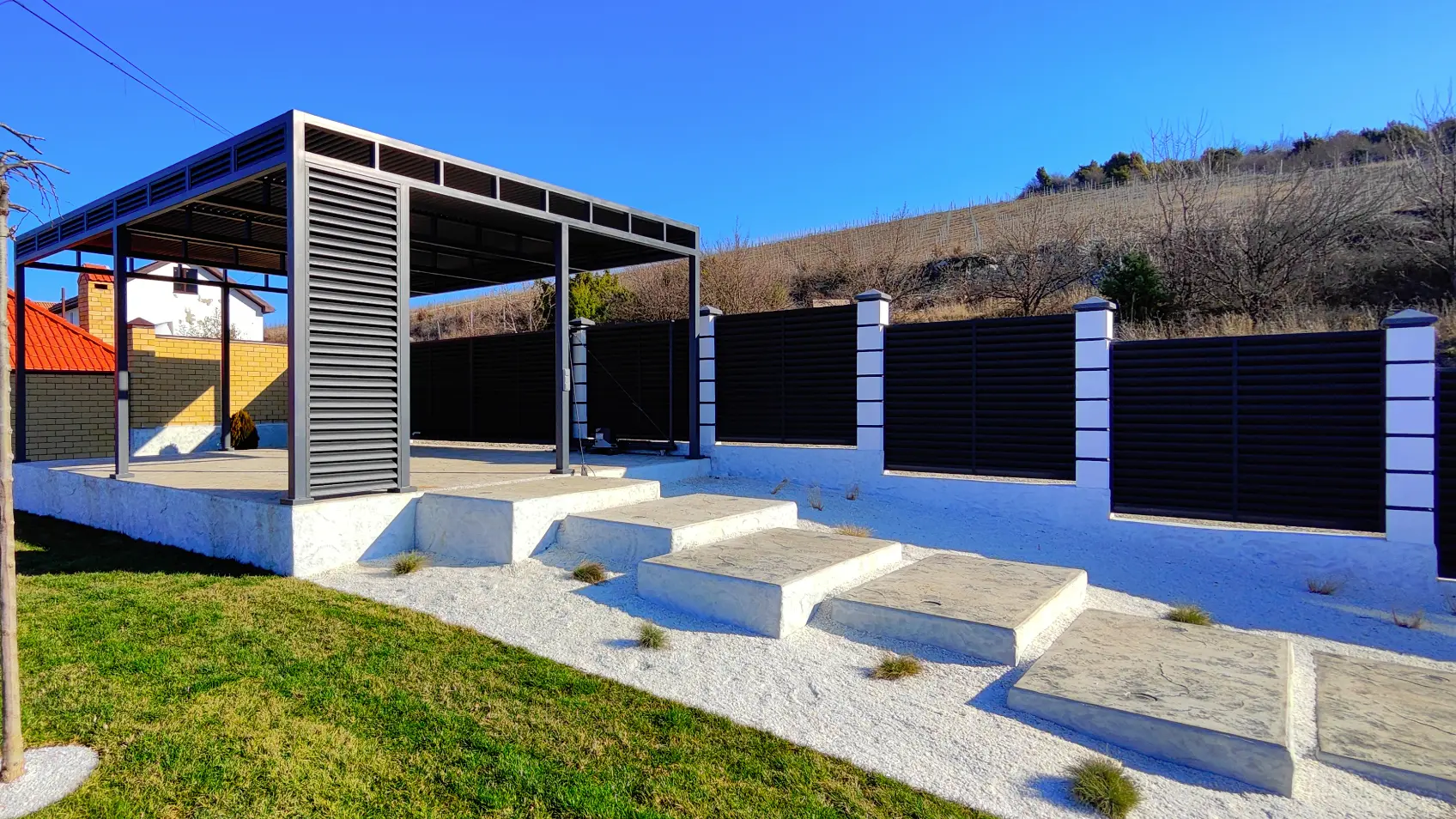 Фото 4 Еврожалюзи 7024-7024 на заборе жалюзи и навесе авто